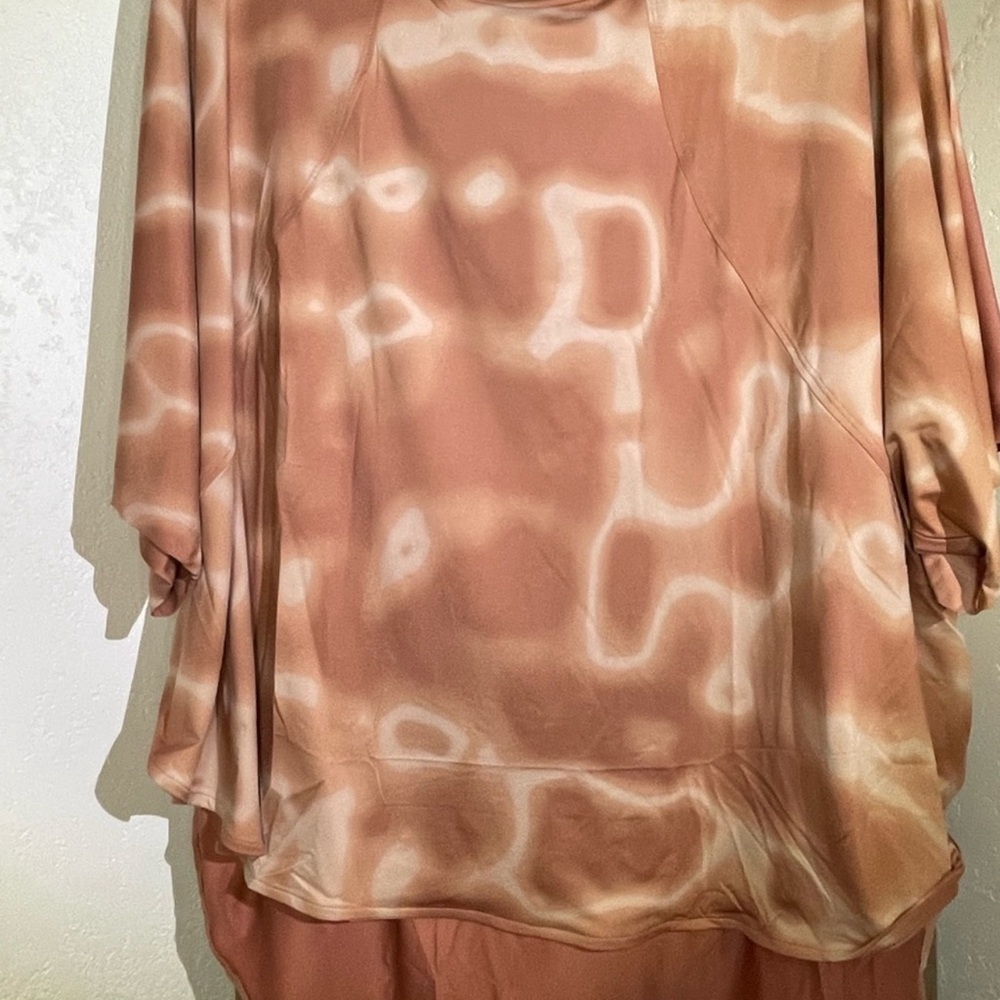 NWT ADIDAS 11 HONORE  TRAINING TEE BLUSH COLOR GLAM PRINT  (PLUS SIZE) SIZE 2X - Picture 2 of 8